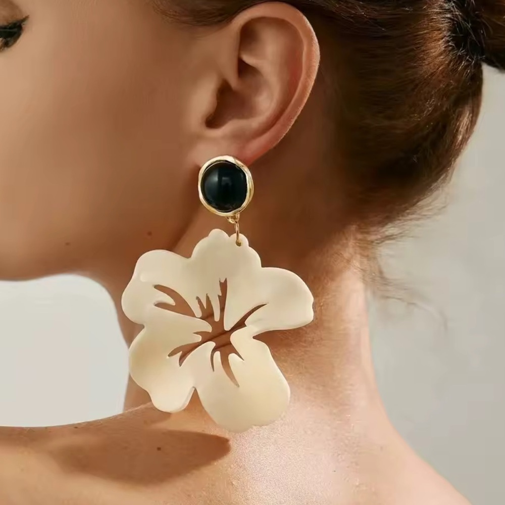 Zara Exaggerated Acrylic Flower Dangle Earrings - Picture 2 of 9